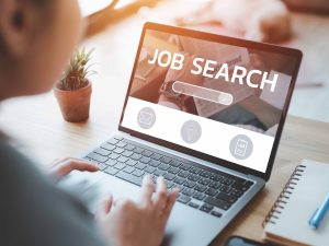 راهنمای جامع کار در خارج از کشور؛ چطور در خارج کار پیدا کنیم؟