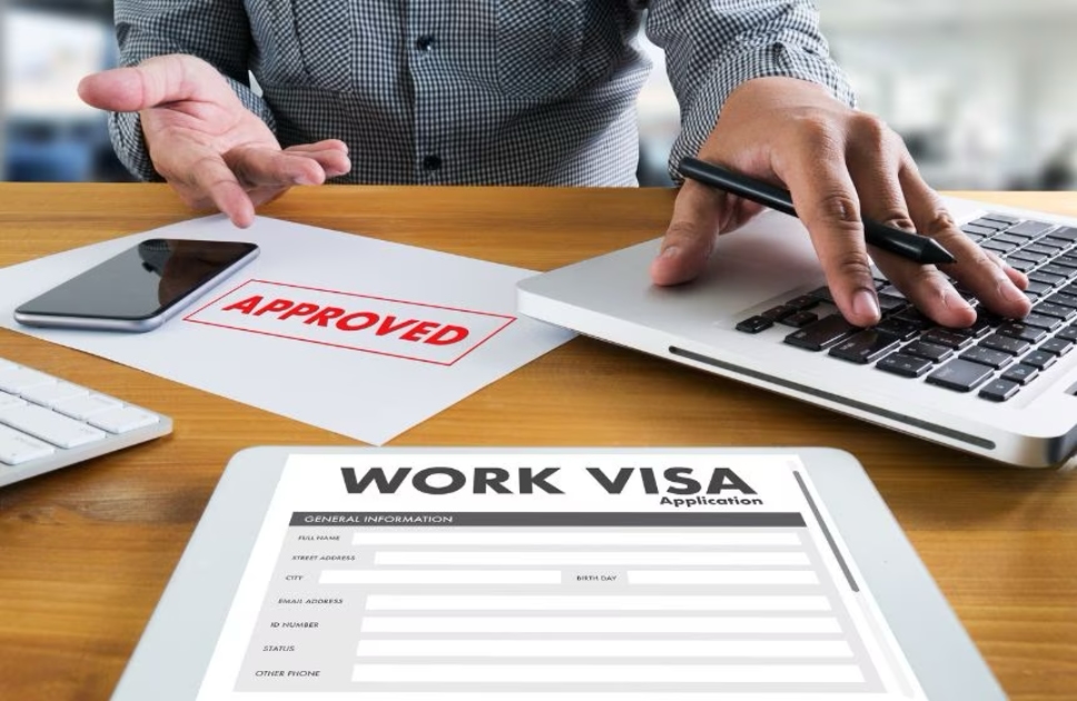 برای دریافت ویزای کاری اقدام کنید